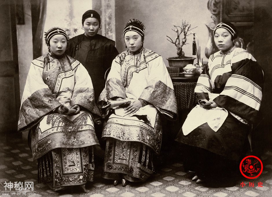 老照片：晚清妇女头上的“抹额”-1.jpg