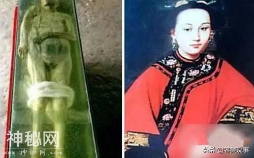 女尸百年不腐五官清晰，考古专家解开衣服，突然有东西掉下来-7.jpg