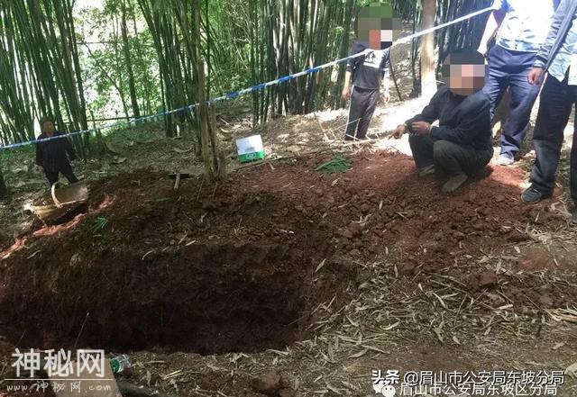 盗掘古墓法不容 蜀黍追回文物200余件-1.jpg