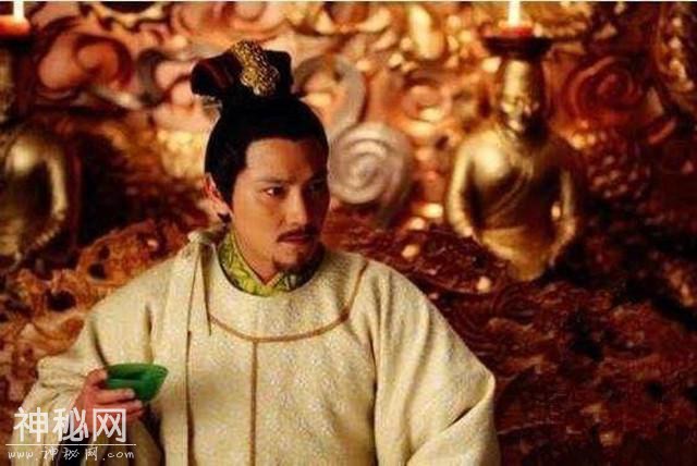 靠女人上位雄起的皇帝有很多，但这个皇帝最多，他背后有10个女人-2.jpg