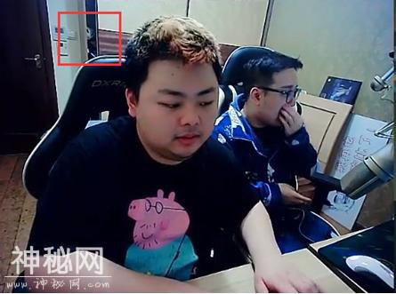 德云色深夜直播遭遇灵异事件？柜子里出现惨白鬼脸！-3.jpg
