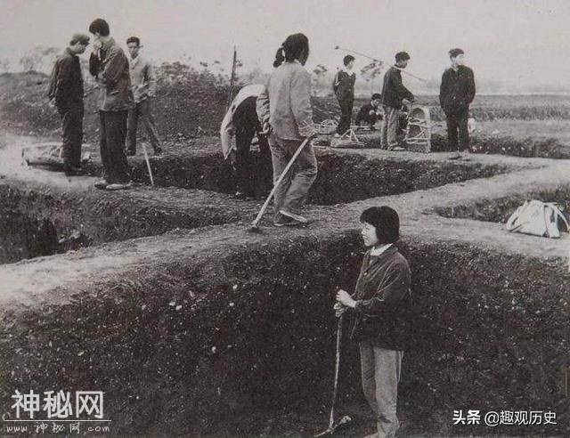 小山包上寸草不生，考古专家看后发现蹊跷，连夜请求驻军封锁-2.jpg