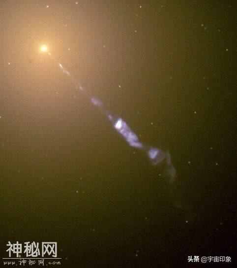 黑洞终于露面了！65亿倍太阳质量变成一个小点，物理定律基本失效-4.jpg
