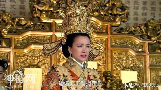 她和皇帝青梅竹马，意外失去皇后之位，又在17年后意外夺回后位-6.jpg
