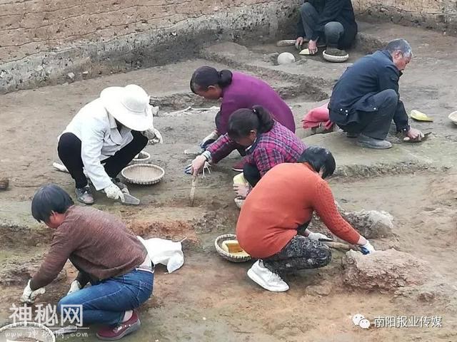 重大考古发现！南阳黄山遗址发现高等级氏族墓地-3.jpg