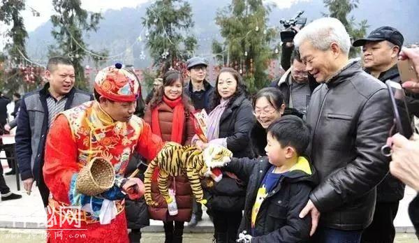 五华山举行首届民俗文化旅游节-6.jpg
