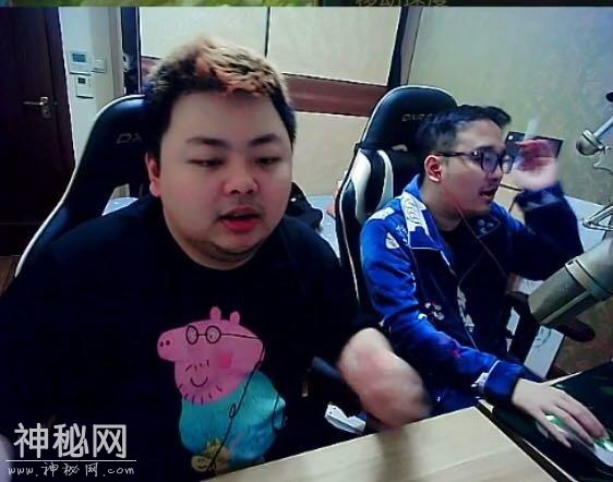 德云色深夜直播遇上灵异事件？衣柜里出现诡异白脸，色友吓坏了！-3.jpg