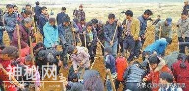 当代盗墓传奇：靠盗墓发财，50岁光棍娶上小30岁老婆-8.jpg