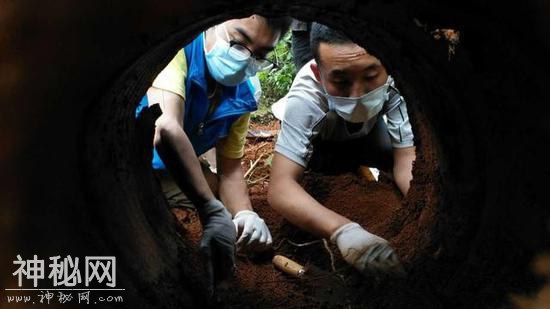 云南汽油桶里发现远征军遗骸，专家鉴定年龄后，现场无不动容落泪-5.jpg