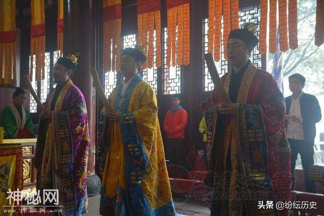 道教创始人太上老君，为何在天庭地位那么低？一个守丹炉老头儿-3.jpg