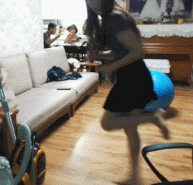 爆笑GIF：按部就班的工作就行了，你非得在老员工面前搞笑吗？-3.jpg