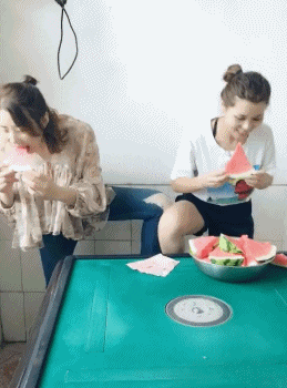 爆笑GIF：按部就班的工作就行了，你非得在老员工面前搞笑吗？-12.jpg