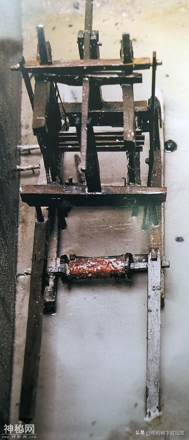 难以想像的考古发现：古代知情盗墓者将下葬不久的女尸拖出棺外-10.jpg