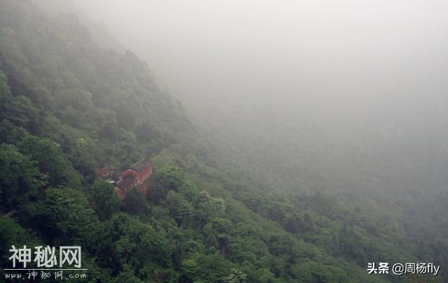 武当山，国内最著名的道教名山，是道教徒一生必去朝拜的地方-2.jpg