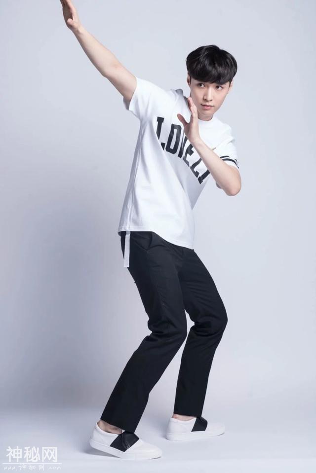 190425 今天也是考古的一天，一起来回顾艺兴的旧图-5.jpg