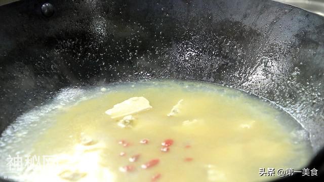 鸡汤怎么炖才好喝有诀窍，学会这个做法，汤鲜味美，营养又解馋-6.jpg