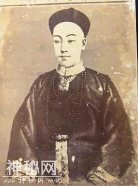 40年前，考古专家挖掘光绪墓，珍宝已被盗光，手中却握着两珍宝-2.jpg