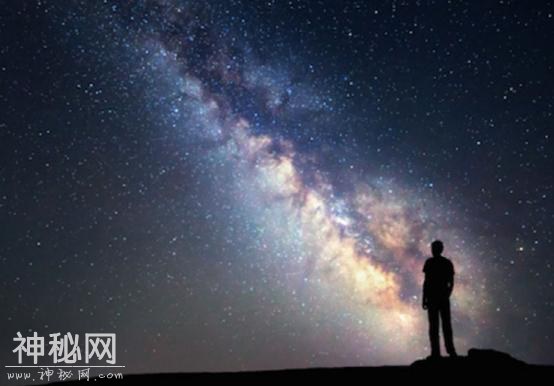 在膨胀的宇宙里，“距离”还是我们熟悉的那个“距离”吗？-1.jpg