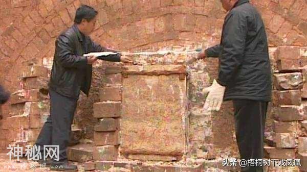 考古发现新型反盗封门设计，盗墓者9盗没得手，进入墓室遇到意外-10.jpg