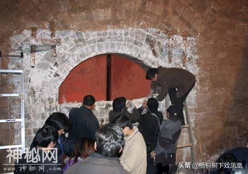 考古发现新型反盗封门设计，盗墓者9盗没得手，进入墓室遇到意外-13.jpg