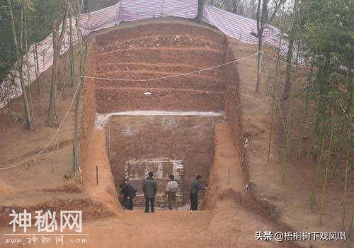 考古发现新型反盗封门设计，盗墓者9盗没得手，进入墓室遇到意外-15.jpg
