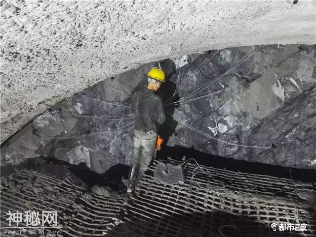 “地质最复杂”隧道贯通，贵州这些地方快要通高速了-5.jpg