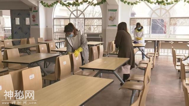 【扩散】紧急提醒！已有学校停课、调休，这种病毒进入感染高发季...-2.jpg