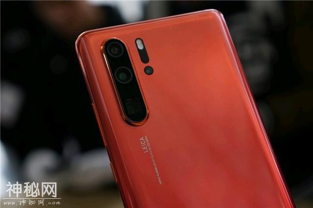 王跃琨曝光P30 Pro造假月亮照片，火了华为，臭了爱否！-18.jpg