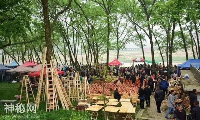 交易额上百万！3·15新县吴陈河大别山民俗博览会异彩纷呈-1.jpg