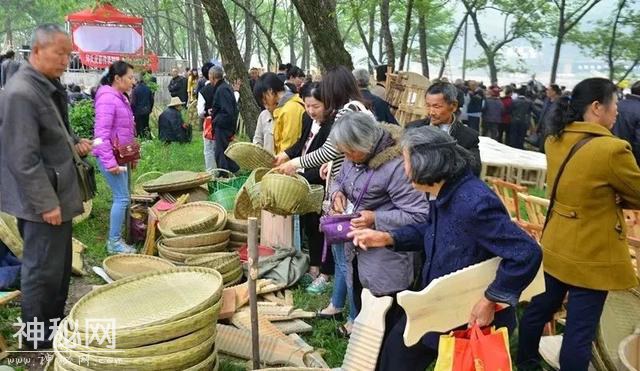 交易额上百万！3·15新县吴陈河大别山民俗博览会异彩纷呈-2.jpg