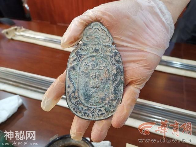 靠风土人情和风水确定墓葬区盗掘古墓 4人盗墓团伙阎良被抓-3.jpg