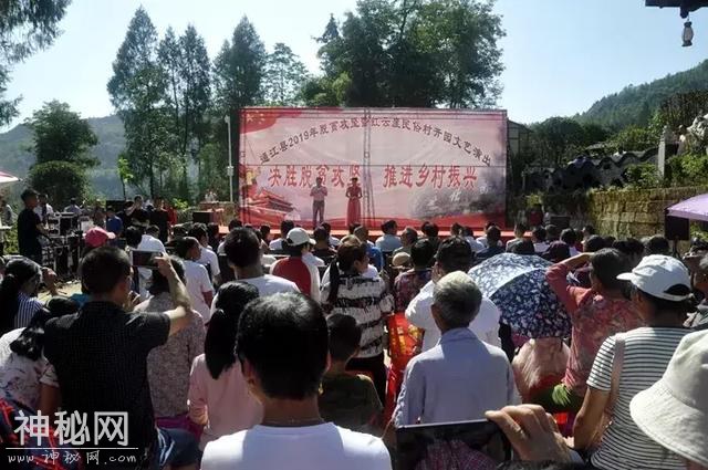 人山人海！通江这个民俗村火了-4.jpg