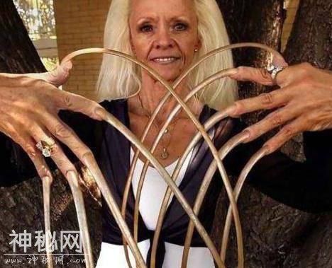 因身体一部分出名的世界奇人！真的够出众-8.jpg