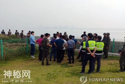 啥情况？韩国西部海域发现疑似潜望镜物体 向北移动-2.jpg