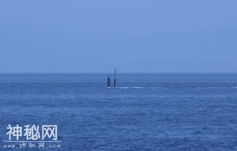 啥情况？韩国西部海域发现疑似潜望镜物体 向北移动-4.jpg