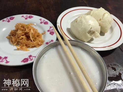 老人喝一碗剩粥后拉肚子，夏季有几种隔夜食物，容易滋生细菌-2.jpg