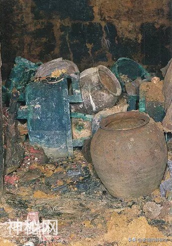 直击王侯大墓考古现场，满地都是价值连城的宝贝-1.jpg