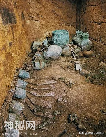 直击王侯大墓考古现场，满地都是价值连城的宝贝-6.jpg