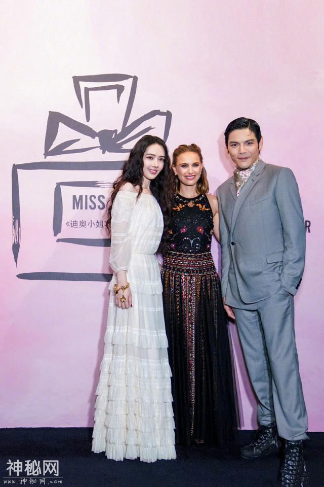 郭碧婷穿白裙露仙气，未婚夫向佐撞脸萧敬腾，油头发型不再像野人-5.jpg