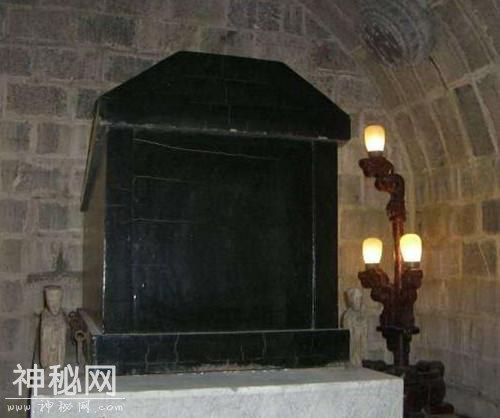 以廉洁著称的包拯，当考古专家看到他墓葬内景后，表示很扎心-3.jpg