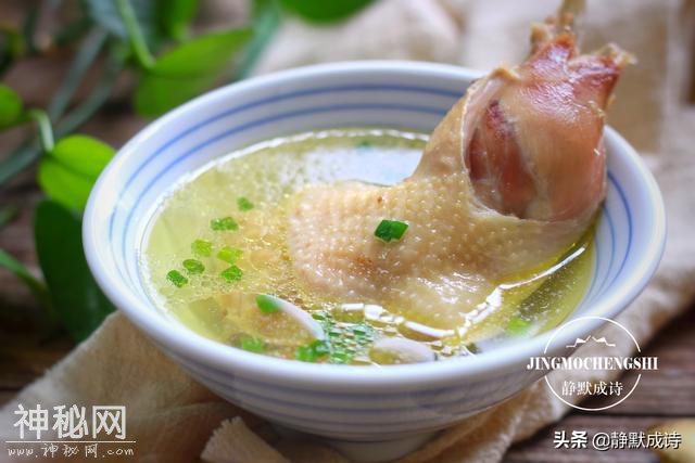 煲鸡汤时，用冷水还是热水？要焯水吗？煲完汤的鸡肉还有营养吗？-1.jpg