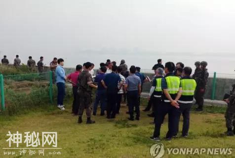 报告，韩国西部海域发现一个潜望镜-3.jpg