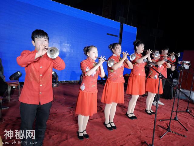 如此给老人大操大办，和你们那里的风俗一样吗？-2.jpg