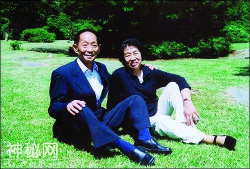 袁隆平发现一株茁壮野稻，经过培育后，却发现它们根本当不了种子-1.jpg