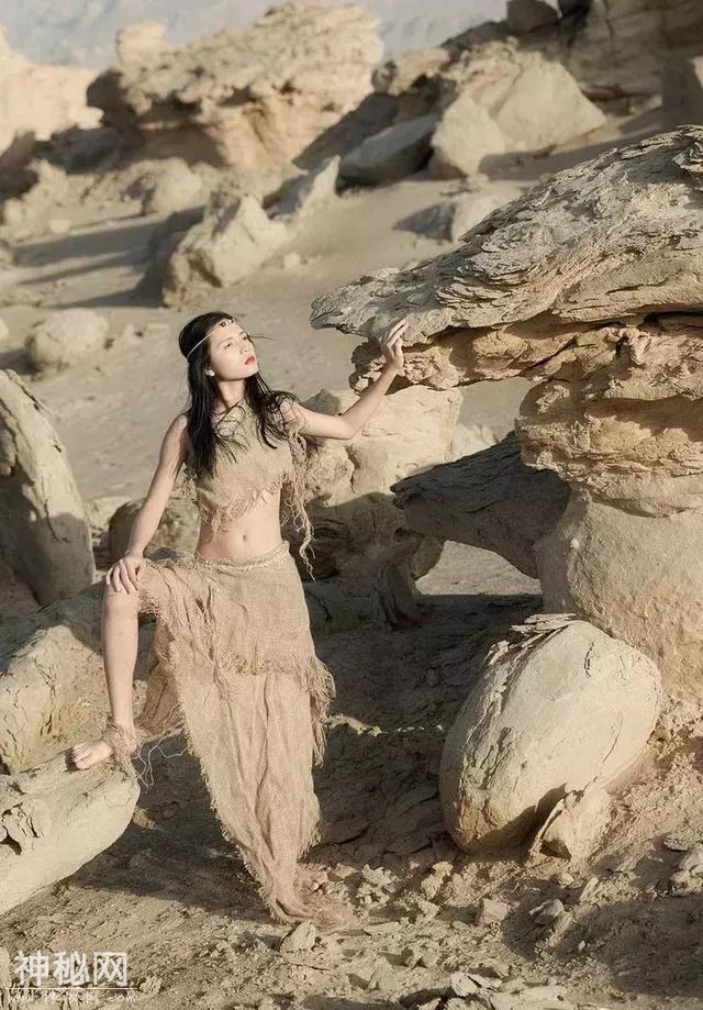 罗布泊的模特，身如花儿绽放-14.jpg