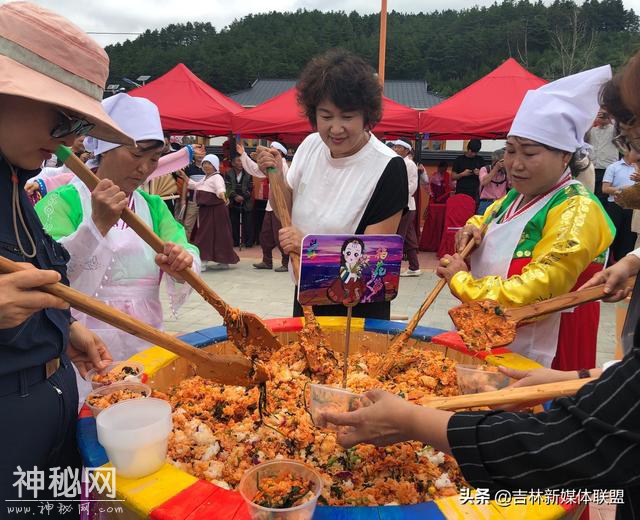 首届“光东稻花香”民俗展演活动在吉林省和龙市举行-4.jpg
