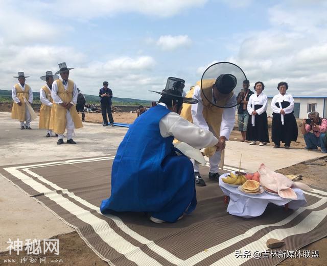 首届“光东稻花香”民俗展演活动在吉林省和龙市举行-3.jpg