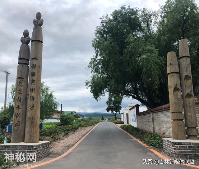 首届“光东稻花香”民俗展演活动在吉林省和龙市举行-2.jpg