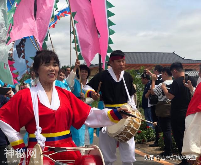 首届“光东稻花香”民俗展演活动在吉林省和龙市举行-7.jpg