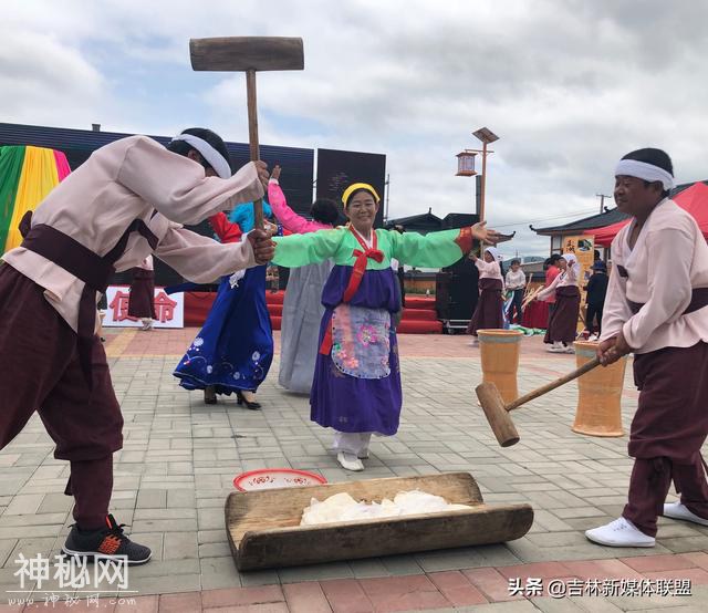 首届“光东稻花香”民俗展演活动在吉林省和龙市举行-9.jpg